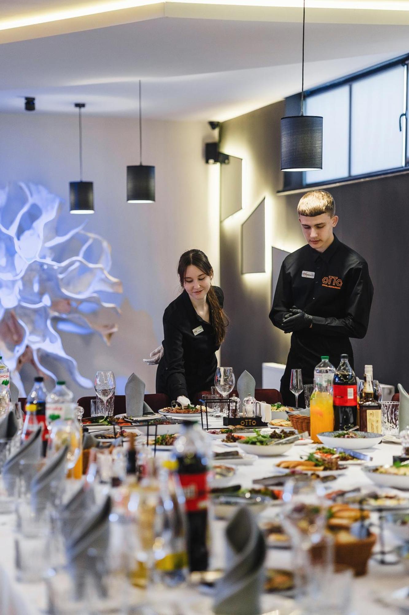 Otto Hotel-Restaurant 罗夫诺 外观 照片